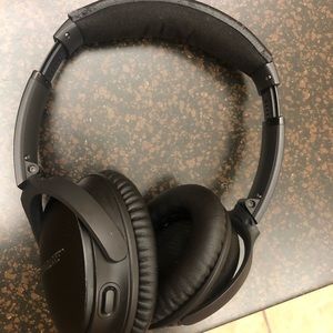 Bose Quietcomfort 35 noise cancelling headphones